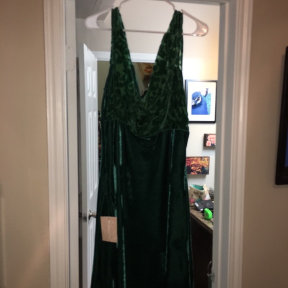 Pin-up to the challenge velvet dress - Picture 4 of 5